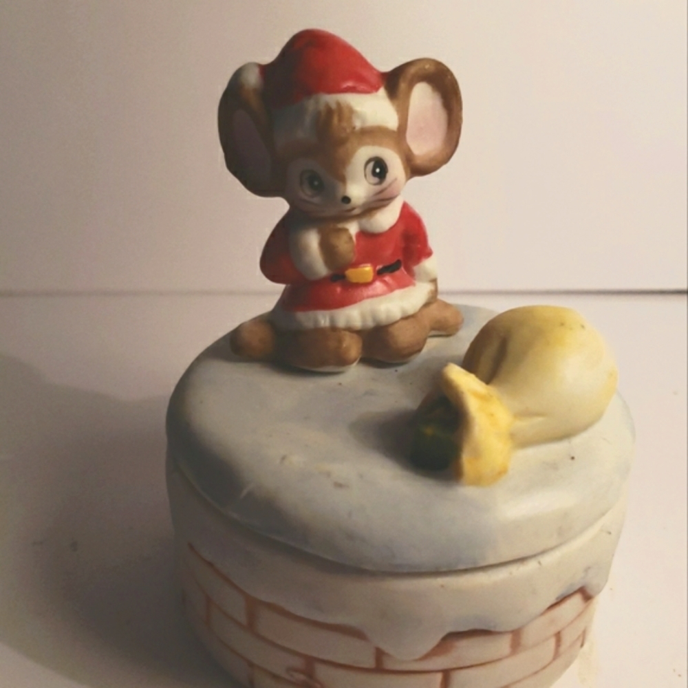 HOMCO 66-89 Christmas covered trinket dish or jewelry box. Santa mouse. …
